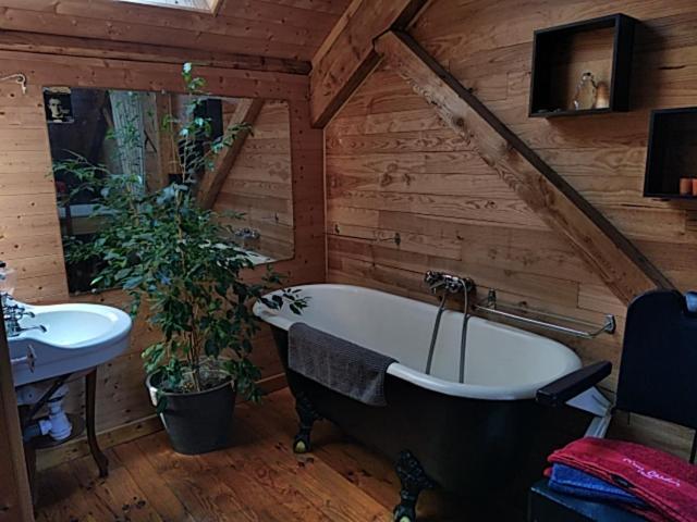 Au Coeur De Saint Agreve -Sejour Chez L'Habitant Exteriör bild